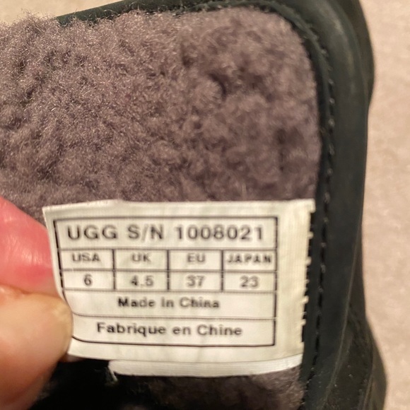 Ugg Renetta shearling lined black bootie - Picture 7 of 14